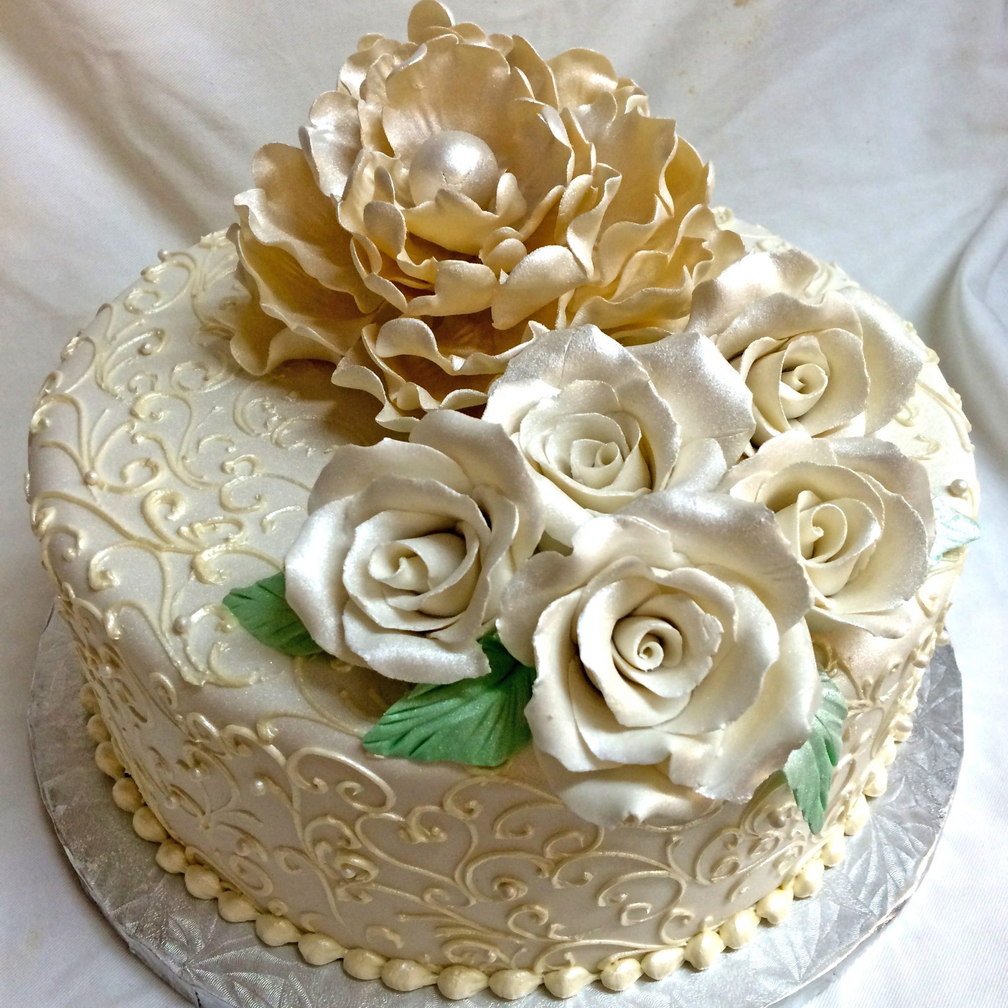 Beautiful white on white 1-tier wedding cake by Willow Cakes & Pastries