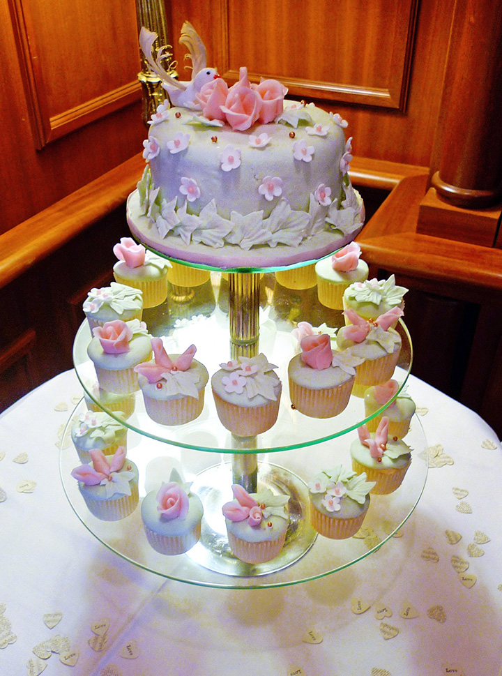 Willow Cakes & Pastries 5-Tier Wedding Cake with fine detail