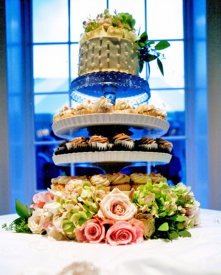 Willow Cakes & Pastries 5-Tier Wedding Cake with fine detail