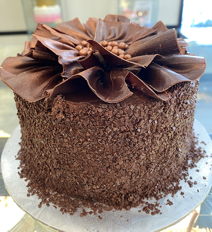Chocolate Caramel Crunch Cake